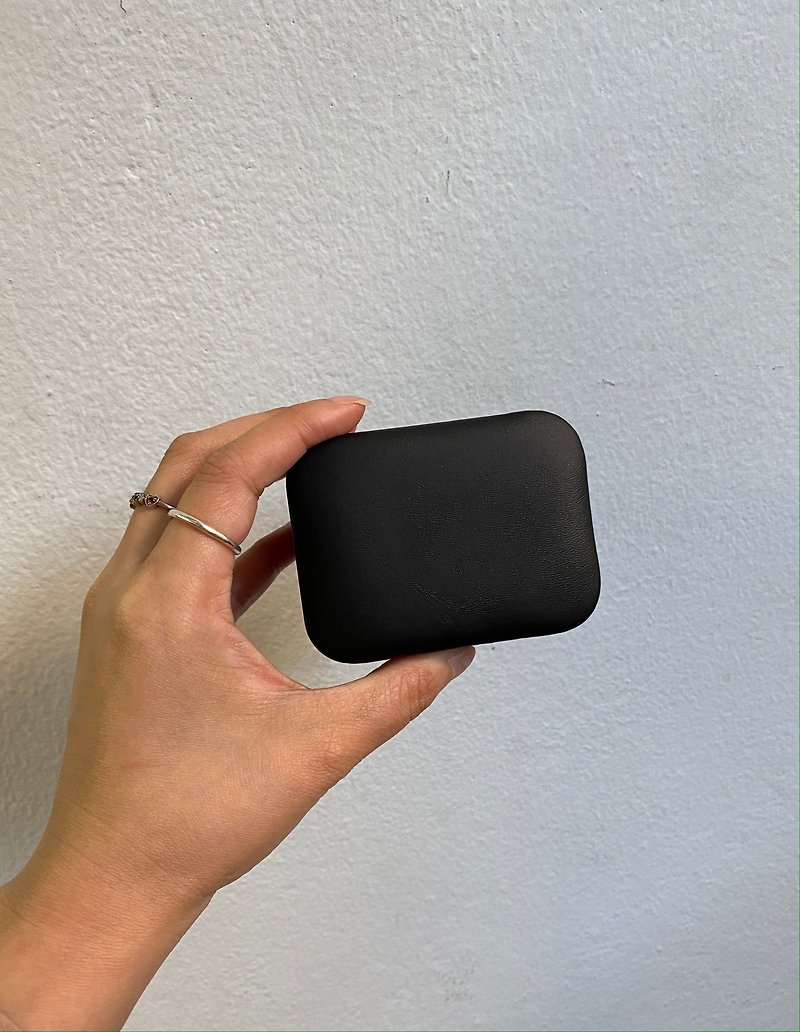 Black Mini Travel Jewelry Box with mirror - อื่นๆ - วัสดุอื่นๆ สีดำ