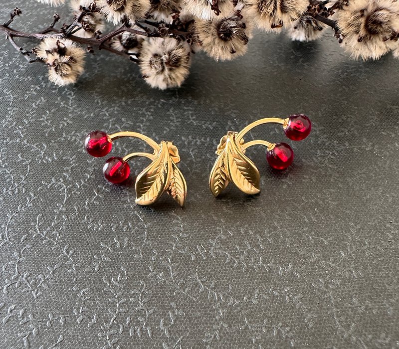Old and good antique jewelry-AVON gold translucent cherry fruit needle earrings P449 - ต่างหู - โลหะ สีทอง