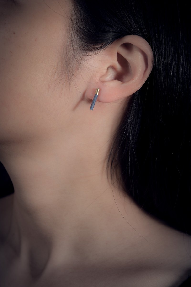Simple handmade leather earrings - ต่างหู - หนังแท้ สีทอง
