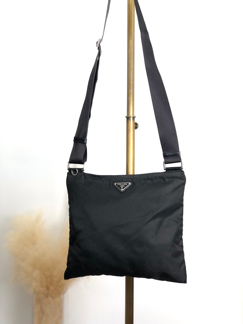 【 日本直送　名牌中古包 】PRADA プラダ ショルダーバッグ ブラック トライアングルロゴ ナイロン vintage ヴィンテージ オールド uppxjr - 側背包/斜背包 - 尼龍 黑色