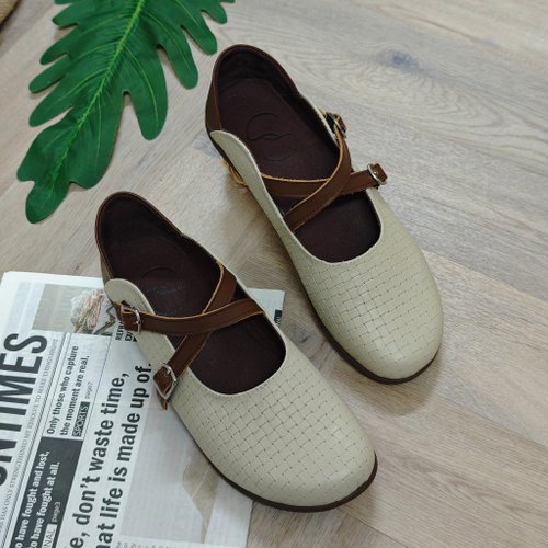 亮飾界-精品手工館 壓紋後踩娃娃鞋 臺灣真皮手工女皮鞋 懶人休閒鞋 復古大尺碼-米