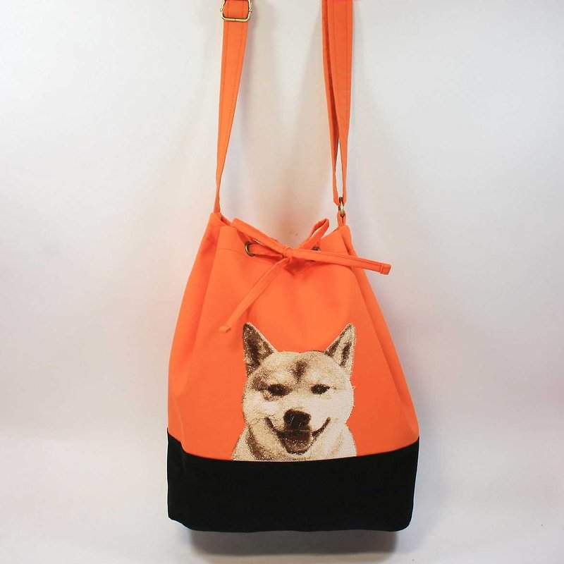 Shiba Inu embroidery bucket bag 02 - กระเป๋าแมสเซนเจอร์ - ผ้าฝ้าย/ผ้าลินิน สีส้ม