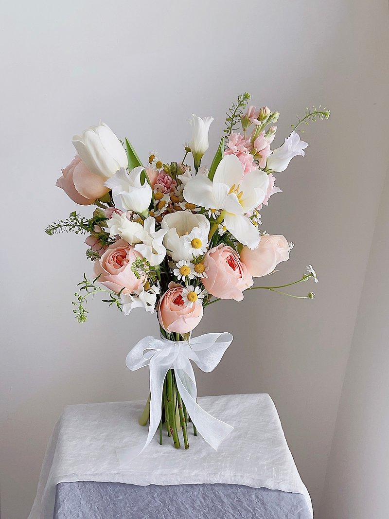 植物．花 其他 粉紅色 - 【鮮花】白粉色鬱金香庭園玫瑰韓式鮮花捧花