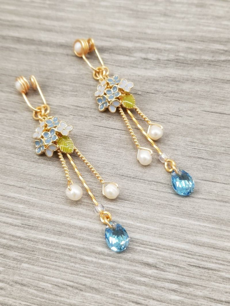 YLANG [Hydrangea Blooming] Hydrangea Pendant Earrings Natural Pearl Swarovski Crystal - Earrings & Clip-ons - Pearl Blue