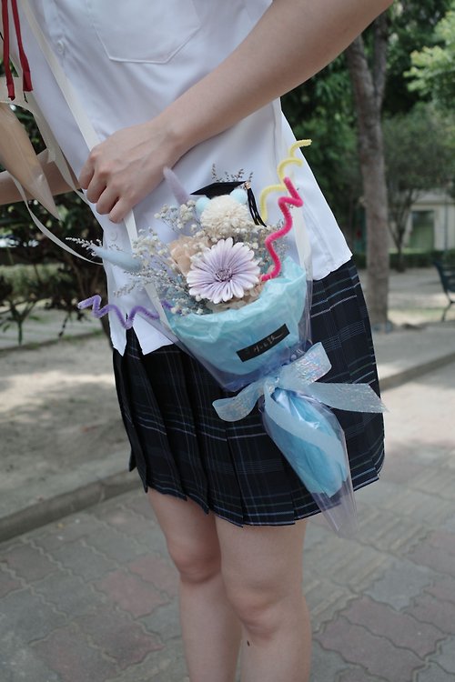 HUE 詼 畢業花束 | 中小型花束【甜筒背背-紫】- 畢業禮物/乾燥花