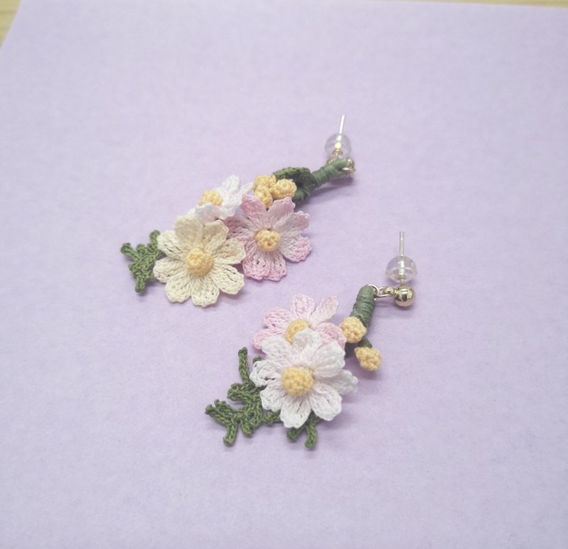 My Fancy Handmade鈎花大波斯菊耳環 - 耳環/耳夾/耳骨夾 - 棉．麻 多色