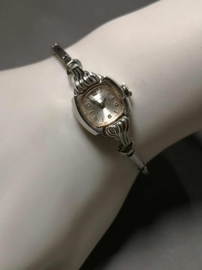 ～期間限定特別価格～ ブローバ 1950年代 手巻き 特別価格 4800元 - 腕時計 - 金属 シルバー