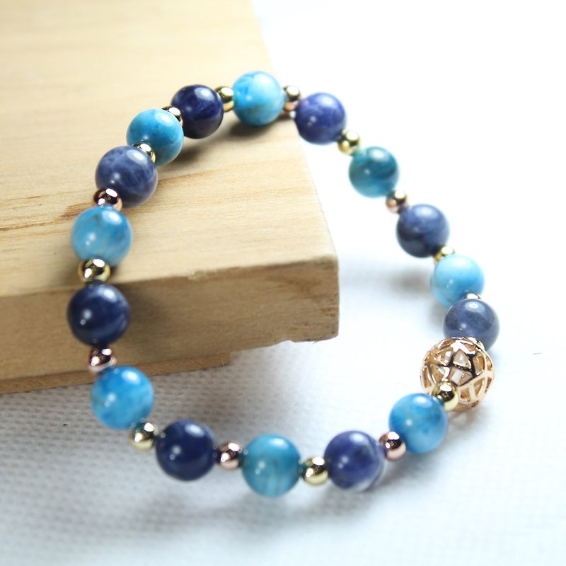 Apatite sodalite Haibo series series hollow flower beads bracelet - สร้อยข้อมือ - เครื่องเพชรพลอย สีน้ำเงิน