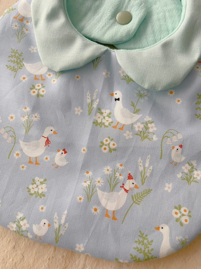 Cute goose family trip. Pure cotton six-layer gauze gourd collar bib/reversible - Bibs - Cotton & Hemp Multicolor