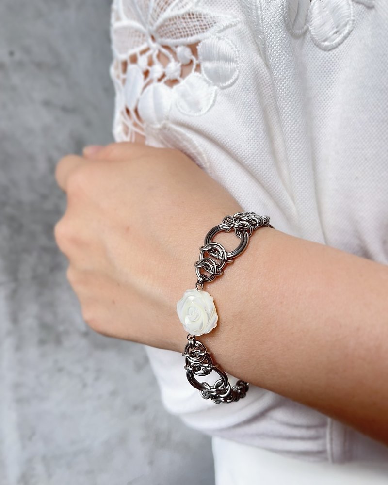 Rose carved shell (white) stainless steel bracelet bracelet - Necklaces - Stainless Steel White