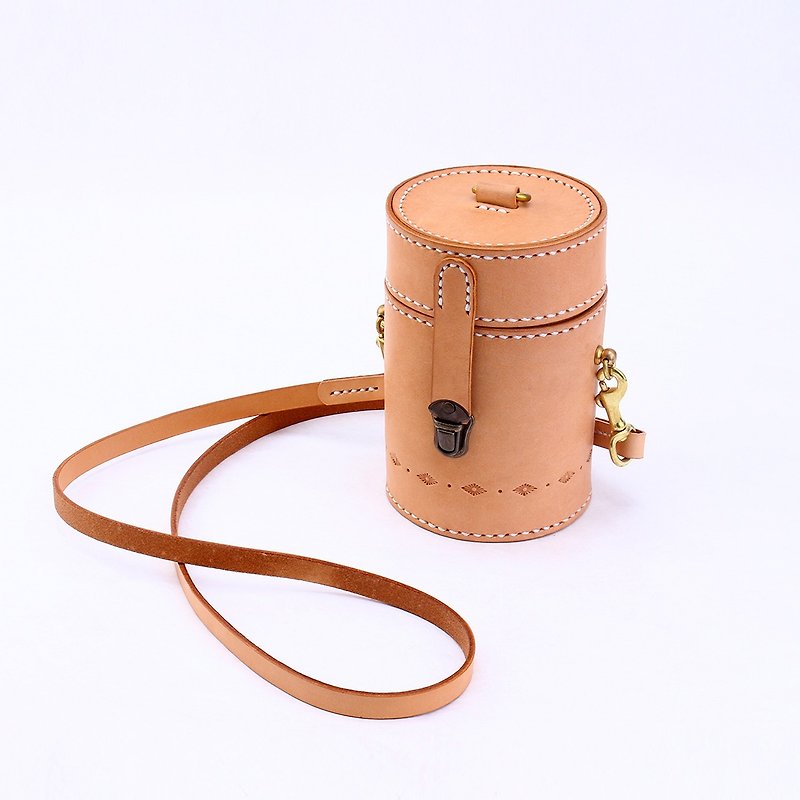 [Cutting line] Ju Sewing Hand-stitched Genuine Leather Mini Bucket Bag Shoulder Messenger Bag - กระเป๋าแมสเซนเจอร์ - หนังแท้ สีกากี