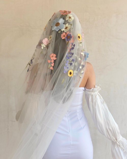 カラフルな花が刺繍されたベール - ショップ phachas-bridal ヘア