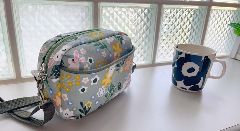 Travel carry-on bag/Extremely lightweight front pocket cross-body bag/Rabbit Garden cross-body bag/Can be customized - กระเป๋าแมสเซนเจอร์ - ผ้าฝ้าย/ผ้าลินิน 