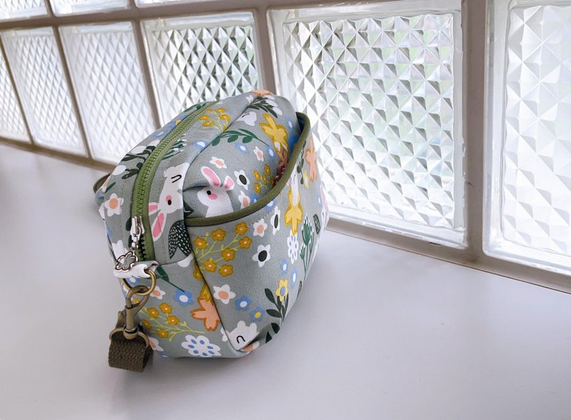 出遊隨身包/極輕量前袋斜背小包/小兔花園斜背包/可客製 - 側背包/斜背包 - 棉．麻 
