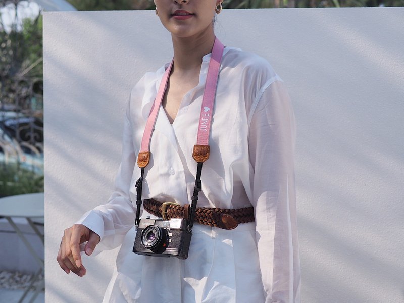 CAMERA STRAP : Personalize name( Nude ) SMALL SIZE / YESIDID - 相機背帶 - 其他材質 粉紅色