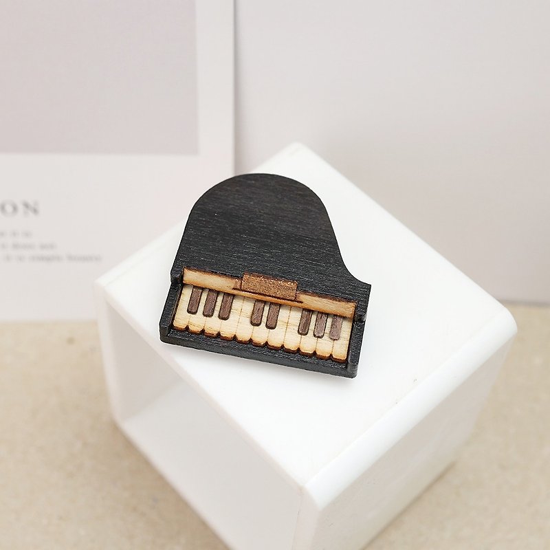 | Customized engraving + color selection | Simulated piano pendant key ring black music handmade gift - พวงกุญแจ - ไม้ สีนำ้ตาล
