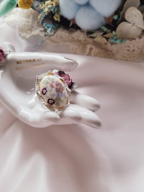 American Western antique jewelry / white enamel white porcelain rose flower  group glaze antique ring / vintage jewelry - Shop Hale-Jewelry General Rings  - Pinkoi