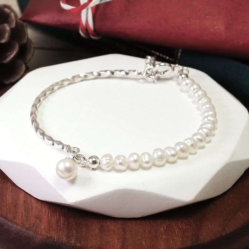 Pearl Series Half and Half Bracelet Twisted Twist Style 925 Sterling Silver Bracelet Girls Bracelet Freshwater Pearl - สร้อยข้อมือ - เงินแท้ สีเงิน