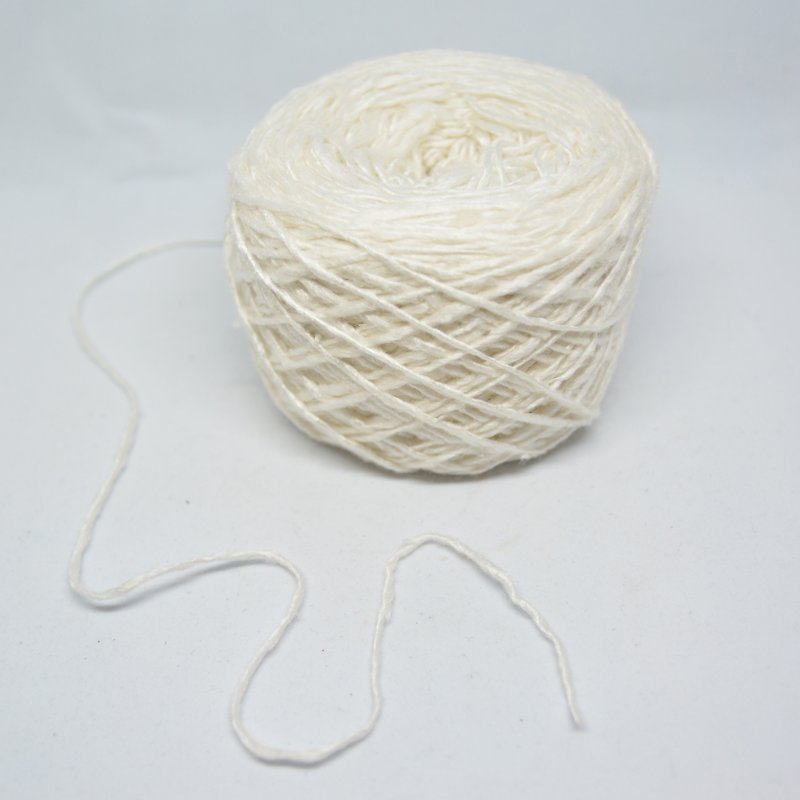 手紡 バナナ繊維 糸-しろ-フェアトレード - 編み物/刺繍/羊毛フェルト/裁縫 - 寄せ植え・花 ホワイト