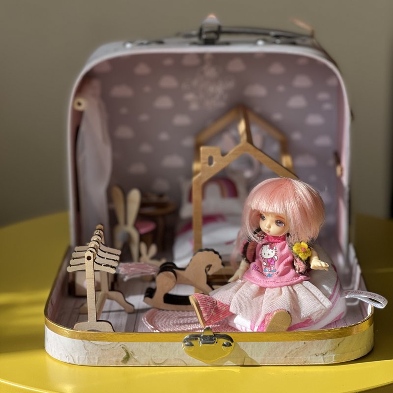 Dollhouse personalized gift for girls, doll house miniature, gift box, 娃娃屋,兒童房裝飾 - ของเล่นเด็ก - ไม้ สึชมพู