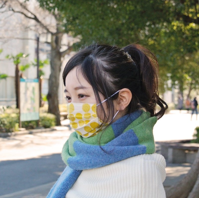 可洗滌、舒適且可愛的手工立體口罩 Modern Butterfly Mustard 北歐系 日本布料 | TEMARIYA - 口罩/口罩收納套 - 棉．麻 黃色