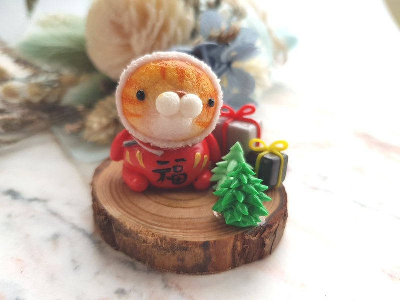 貓咪微景-貓咪小福神(橘虎斑) - 擺飾/家飾品 - 黏土 紅色