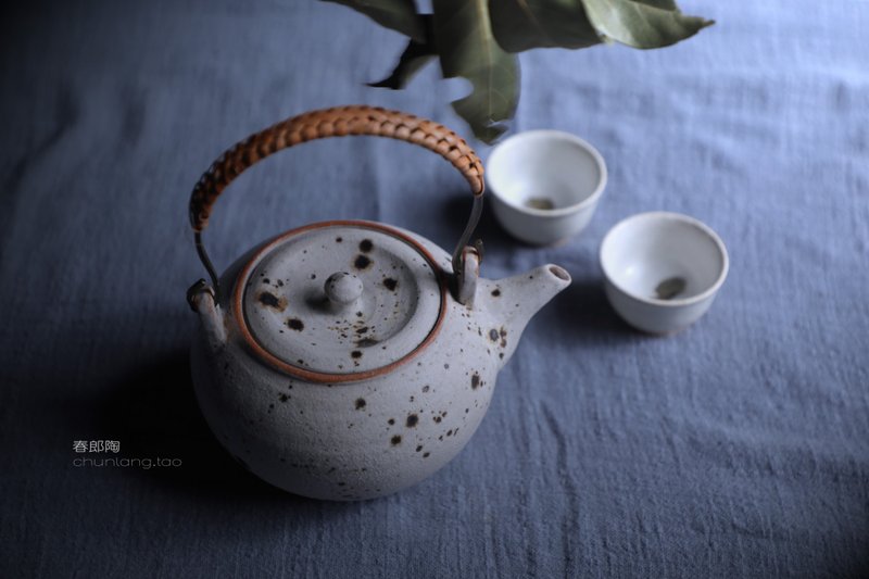 春郎陶-點墨和風-提梁壺300 ml - 茶壺/茶杯/茶具 - 陶 