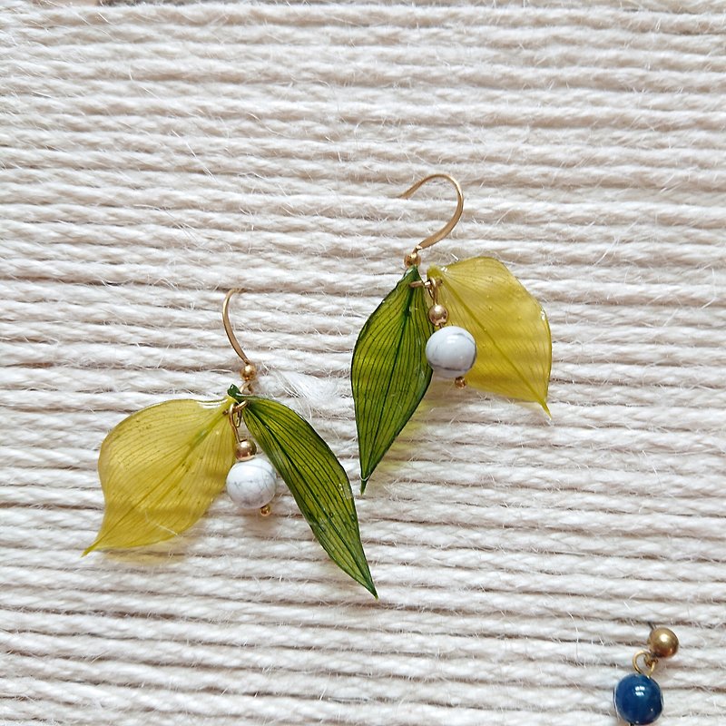 Preserved leaf earrings/ Bronze/natural stone/free change clip/multi-color optional/birch leaf series - ต่างหู - พืช/ดอกไม้ สีเขียว