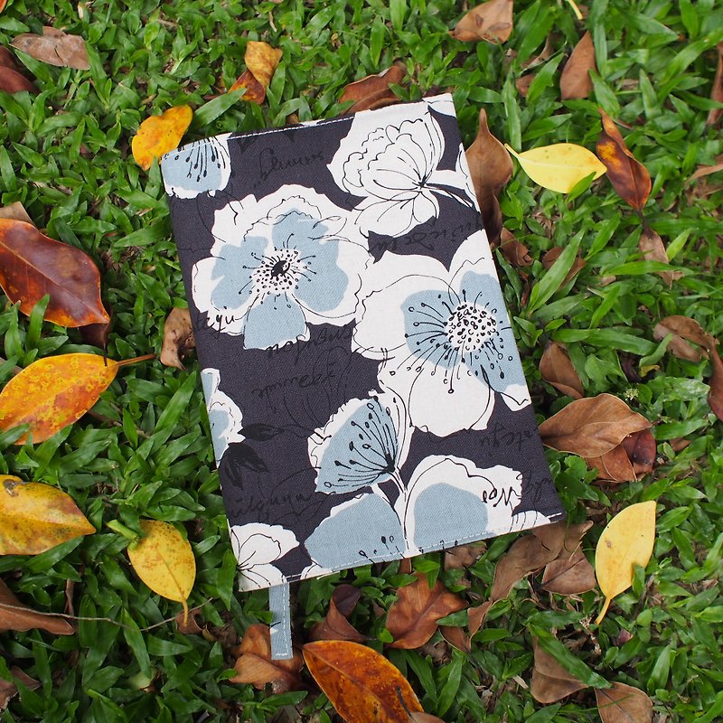 Handmade cloth book cover/cloth book cover/adjustable book cover - ปกหนังสือ - ผ้าฝ้าย/ผ้าลินิน 