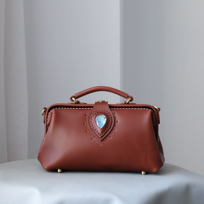 Angel Eyes Retro Horizontal Doctor Bag Messenger Bag Kiss Lock Bag Chocolate Color - Messenger Bags & Sling Bags - Genuine Leather Brown