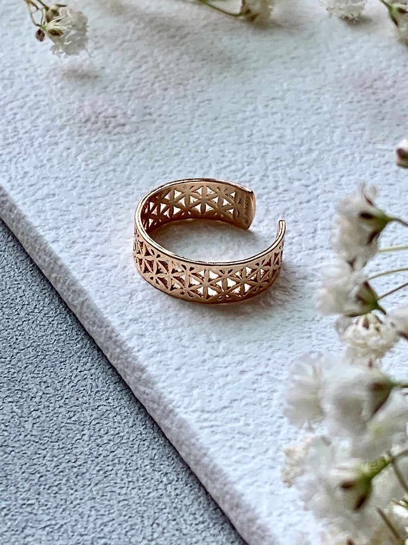 Liuban's flower carving pattern ring l Adjustable ring ring l Classical carved l - แหวนทั่วไป - ทองแดงทองเหลือง สีทอง