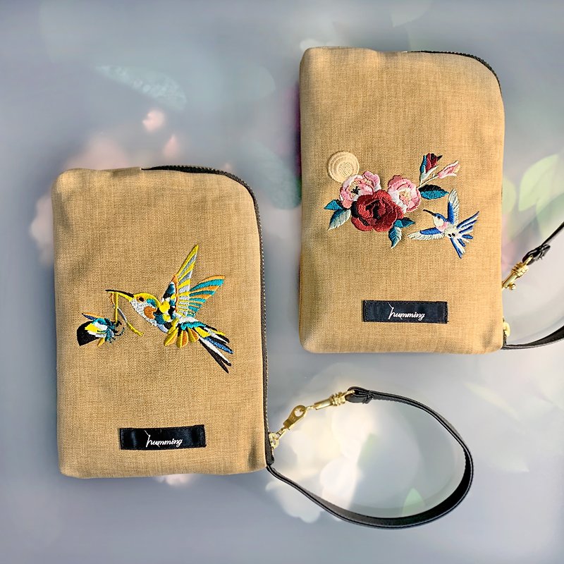 humming- embroidery clutch bag - กระเป๋าคลัทช์ - งานปัก สีน้ำเงิน
