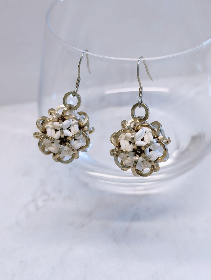 Hydrangea image champagne white - Earrings & Clip-ons - Aluminum Alloy Gold