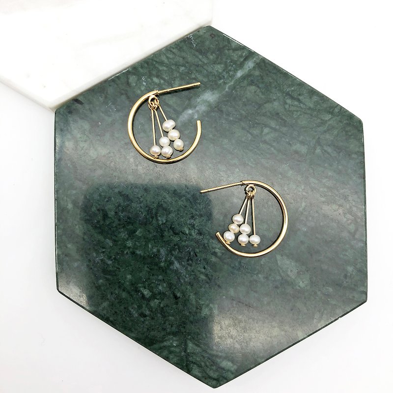 Minimalism - Pearls 14kgf Earrings  【Wedding】【 Valentines Day 】【birthday gift】 - ต่างหู - เครื่องเพชรพลอย สีทอง