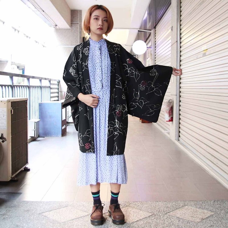 Tsubasa.Y Ancient House 003 fell into the flower hand-painted black feather woven, blouse jacket kimono Japanese style - Women's Casual & Functional Jackets - Silk 