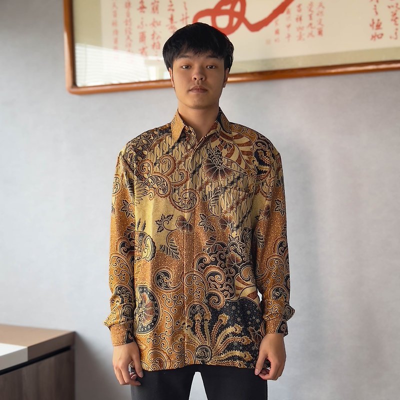 インドネシアのバティック幾何学模様の長袖シャツ SATRIA - ゴールド Years - SAT008 - シャツ メンズ - その他の素材 ゴールド