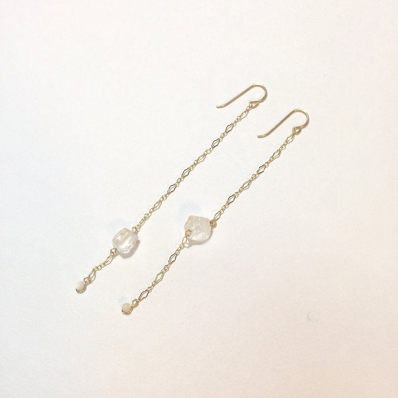 Shimmer in the mist/white crystal ore temperament light gold long chain earrings/14kgf gold-filled gold - Earrings & Clip-ons - Other Metals Gold