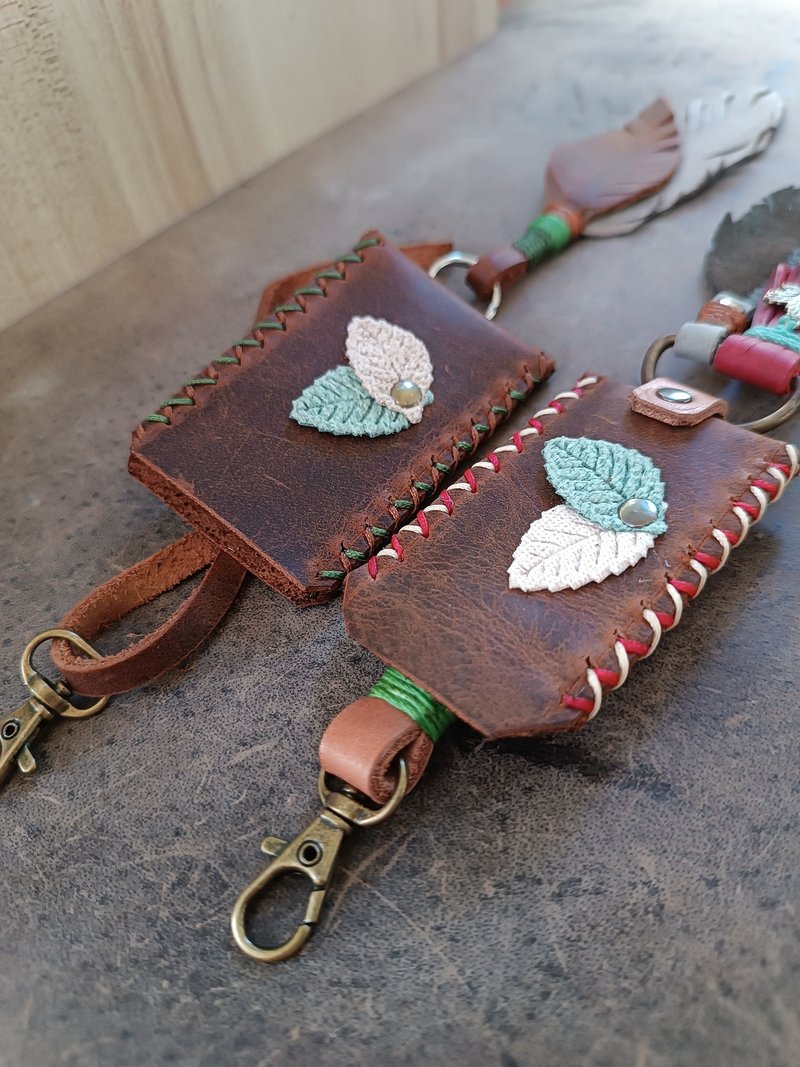 手工縫製御守皮革小袋 幸運符護身符 包包裝飾 - 吊飾/掛飾 - 真皮 咖啡色