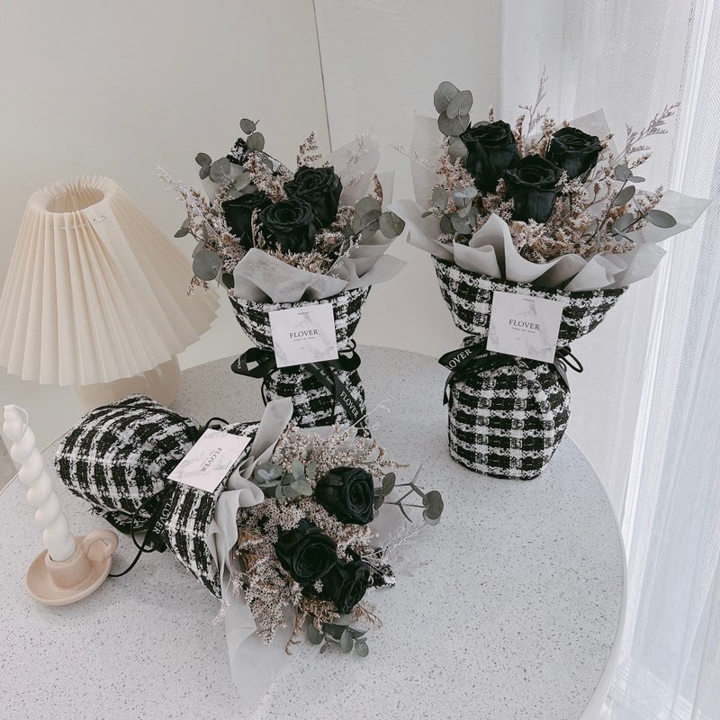 Small fragrant black rose everlasting bouquet - ของวางตกแต่ง - พืช/ดอกไม้ 