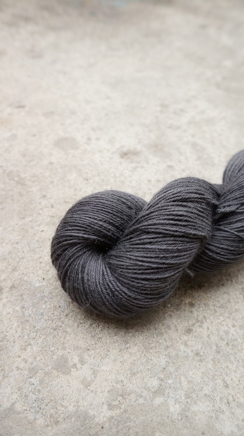 Hand dyed thread. Night black (4ply sock line / blue sheep + nylon) - Knitting, Embroidery, Felted Wool & Sewing - Wool 