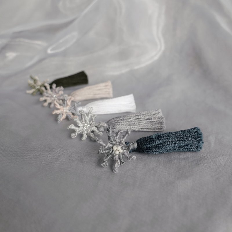 珊瑚花流蘇・手工刺繡耳環 - 耳環/耳夾 - 繡線 多色