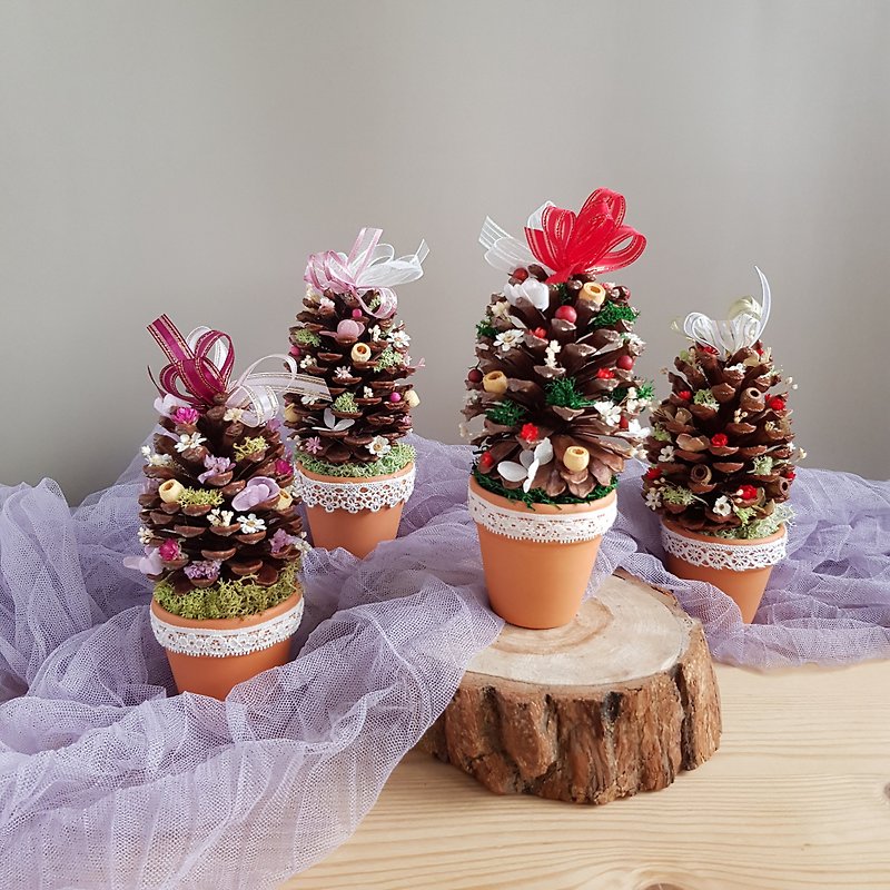 Dry big pine cone mini christmas tree - Items for Display - Plants & Flowers Multicolor