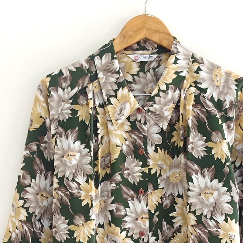 │Slowly│ Watercolor flowers - Vintage shirts │vintage. Vintage. - เสื้อเชิ้ตผู้หญิง - เส้นใยสังเคราะห์ หลากหลายสี