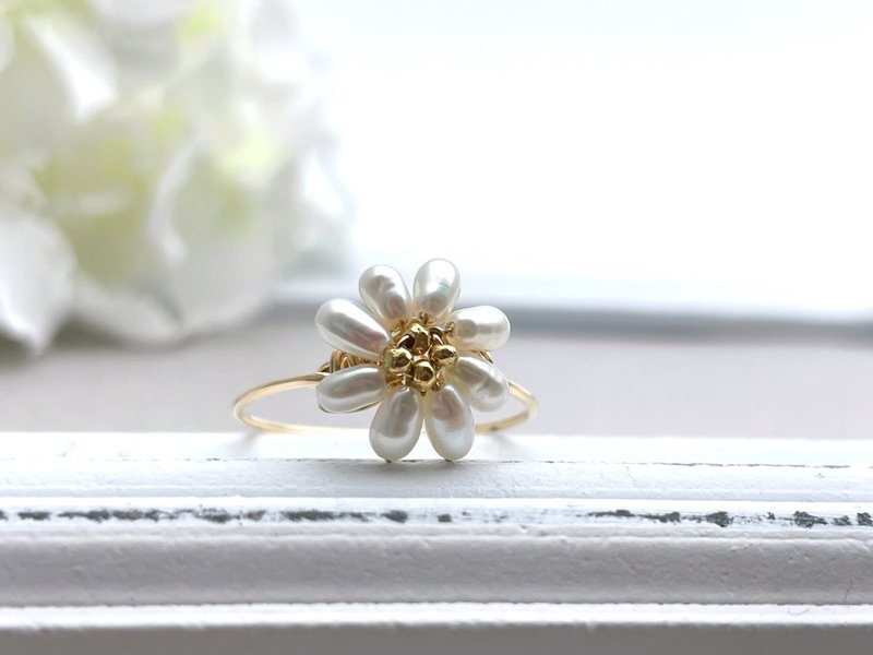 Marguerite - Freshwater pearl wire ring - General Rings - Pearl White