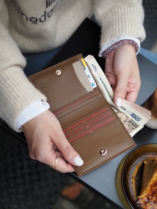 Charin Hannah (Walnut brown) : Small leather short wallet, folded wallet, Slim