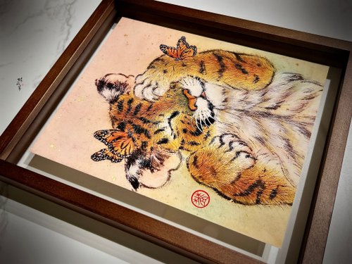 林函葦藝術工作室 林函葦 耄耋圖-小虎與虎斑蝶 限量藝術微噴與手染畫框
