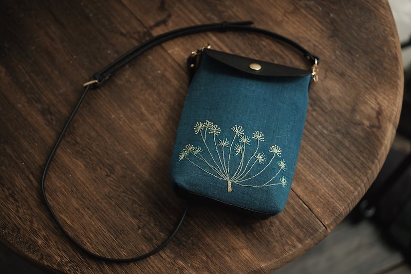 Hand-embroidered fennel bag - Handbags & Totes - Cotton & Hemp 