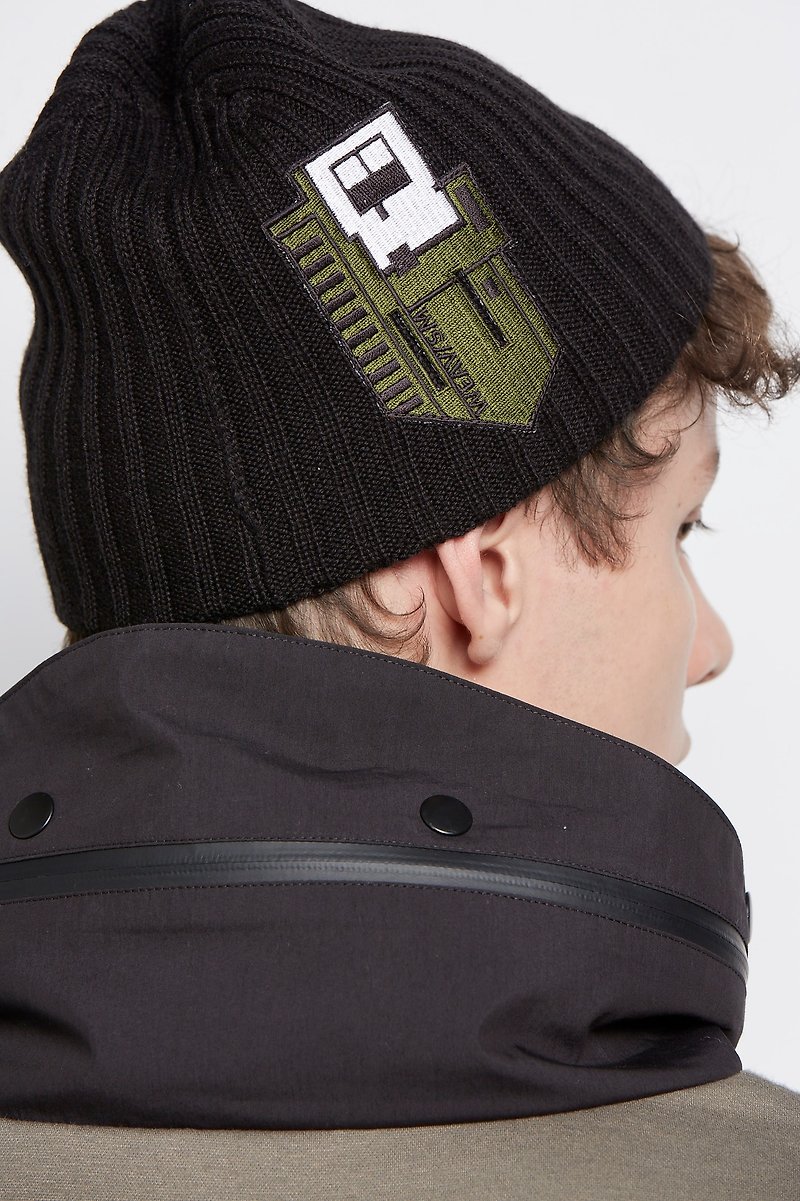 WEAVISM [Autumn and Winter Essentials] Small House Design Black Wool Hat Green Embroidery - Hats & Caps - Wool Black