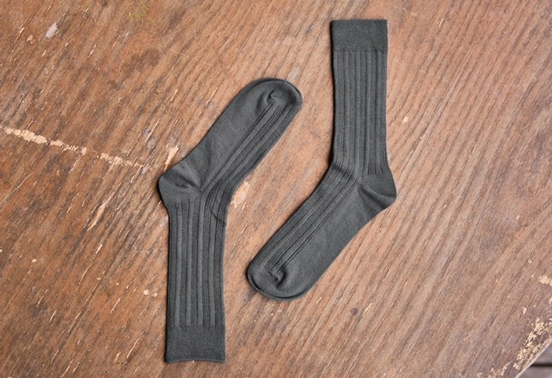 Lin Guoliang Spandex Basic Rib Gentleman Socks Charcoal Grey - ถุงเท้าข้อกลาง - ผ้าฝ้าย/ผ้าลินิน สีเทา