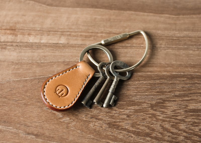 Bronze ring D + keychain | Confidence shipping SOP - Keychains - Genuine Leather 